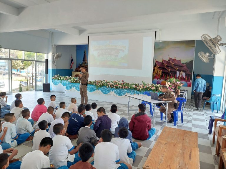 9 กุมภาพันธ์ 2567 พ.ต.ต.เจษฎา พันธ์ุแก้ว สวป.(ชส.)ฯ พร้อมชุด ชมส.  บรรยายให้ความรู้เรื่องพิษภัยและโทษของ ยาเสพติด, น้ำกระท่อม, บุหรี่ไฟฟ้า, กัญชา, การป้องกันตัวเองการคุกคามทางเพศ และ อาชญากรรมออนไลน์แก่นักเรียนเรียน  ณ โรงเรียนบ้านโป่งน้อย ม.13 ต.สุเทพ อ.เมือง จ.เชียงใหม่