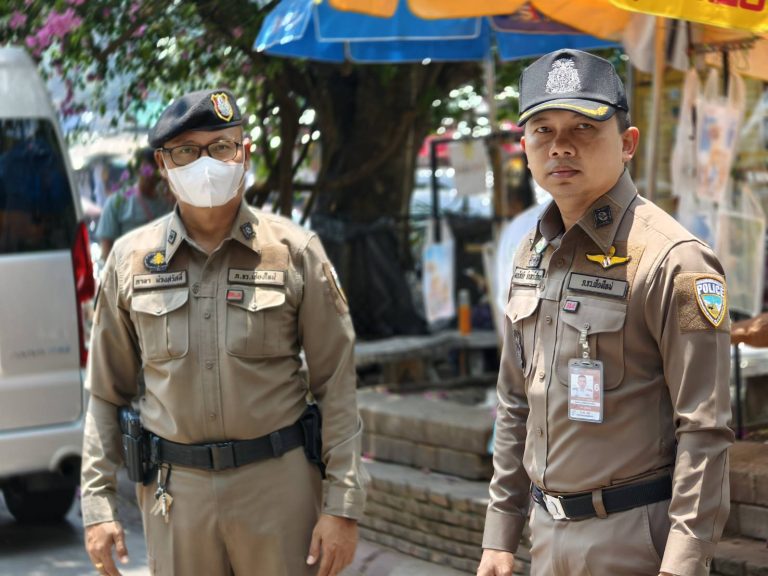 14 เมษายน 2567 พ.ต.อ.มนัสชัย อินทร์เถื่อน ผกก.สภ.ภูพิงคราชนิเวศน์  🔹ได้มาตรวจเยี่ยมและอำนวยความสะดวกการจราจรและรักษาความปลอดภัย แก่นักท่องเที่ยว ในช่วงเทศกาลสงกรานต์ 2567 ณ วัดพระธาตุดอยสุเทพ อ.เมือง จ.เชียงใหม่