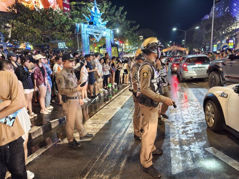 14  เมษายน  2567 เวลา  21.00 น.  พ.ต.อ.มนัสชัย อินทร์เถื่อน ผกก.สภ.ภูพิงคราชนิเวศน์ ,รอง ผกก.ป.ฯ, สวป.ฯ พร้อมกำลังเจ้าหน้าที่ตำรวจ อำนวยความสะดวกการจราจรและรักษาความปลอดภัย แก่นักท่องเที่ยว ในช่วงเทศกาลสงกรานต์ 2567 บริเวณ แยกรินคำ และบริเวณลาน THINK PARK