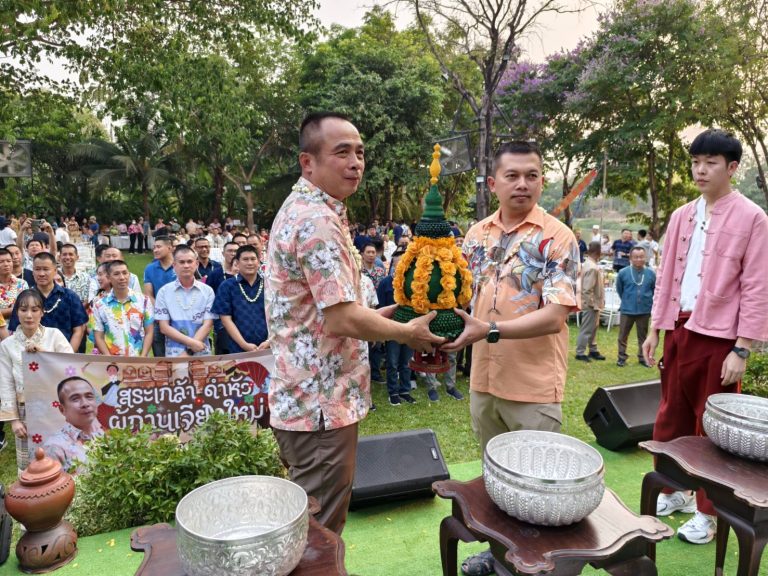 26 เมษายน 2567 พ.ต.อ.มนัสชัย อินทร์เถื่อน ผกก.สภ.ภูพิงค์ พร้อมด้วย รอง ผกก.ฯ , สว. ทุกสายงาน ร่วมกิจกรรม สระเกล้าดำหัว ผู้ก๋านเจียงใหม่ เนื่องในเทศกาลสงกรานต์ ปี 2567