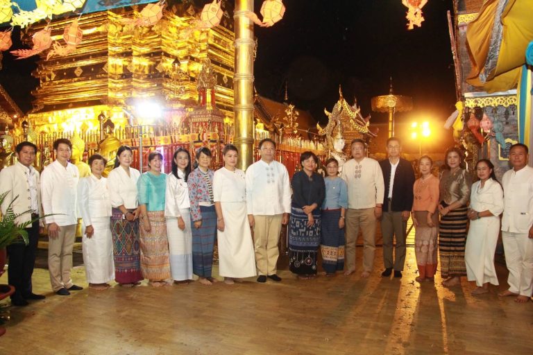 10 เม.ย. 2567 เวลา 19.09 น. ภายใต้การอำนวยการของ 🔹พ.ต.อ.มนัสชัย อินทร์เถื่อนผกก.สภ.ภูพิงคราชนิเวศน์, พ.ต.ท.จิรัฐติพงษ์ เลิศวิริยานันท์ รอง ผกก.ป.สภ.ภูพิงคราชนิเวศน์  มอบหมายให้ พ.ต.ต.เจษฎา พันธุ์แก้ว สวป.(ชส.)ฯ พร้อมชุด ชมส. ร่วมพิธีเจริญพระพุทธมนต์น้ำศักดิ์สิทธิ์ จากแหล่งน้ำสำคัญ 9 บ่อ งานน้ำทิพย์ปี๋ใหม่เมืองเจียงใหม่ 2567