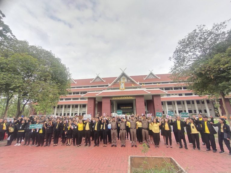 21 พฤษภาคม 2567  พ.ต.อ.มนัสชัย อินทร์เถื่อน ผกก.สภ.ภูพิงคราชนิเวศน์ พ.ต.ท.จิรัฐติพงษ์ เลิศวิริยานันท์รอง ผกก.ป.ฯ  มอบหมายให้ พ.ต.ต.เจษฎา พันธุ์แก้ว สวป.(ชส.)ฯ 20,สายตรวจเขต121,122  ร่วมพิธีปล่อยแถวตามโครงการเปิดภาคเรียนอย่างปลอดภัย สู่วิถีเด็กไทยในศตวรรษที่ 21