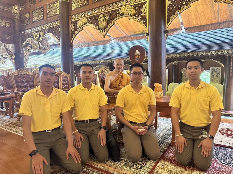 วันที่ 28 พฤษภาคม 2567 พ.ต.อ.มนัสชัย อินทร์เถื่อนผกก.สภ.ภูพิงคราชนิเวศน์, พ.ต.ท.จิรัฐติพงษ์ เลิศวิริยานันท์รอง ผกก.ป.ฯ มอบหมายให้ พ.ต.ต.เจษฎา พันธุ์แก้ว สวป.(ชส.)ฯ พร้อมชุด ชมส.,นสต.ฝึกงาน วมพิธีเจริญพุทธมนต์เฉลิมพระเกียรติถวายพระพรชัยมงคล ณ วัดร่ำเปิง(ตโปทาราม)