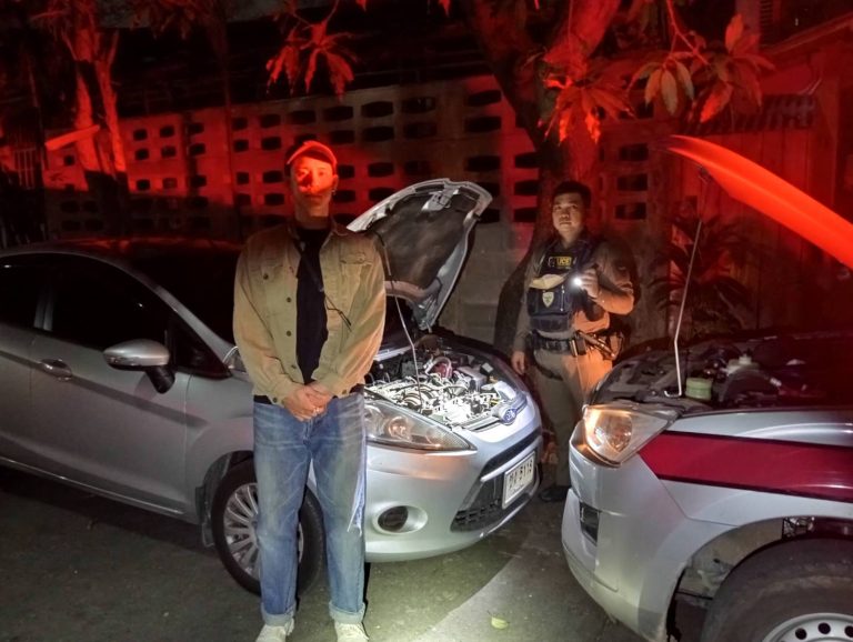 18 พฤษภาคม 2567   เจ้าหน้าที่ตำรวจสายตรวจ 122 สภ.ภูพิงค์ฯ ให้ความช่วยเหลือประชาชน รถยนต์แบตเตอรี่หมดสตาร์ทไม่ติด แก้ไขโดยการจั้มแบตเตอรี่ สามารถเดินทางต่อไปได้