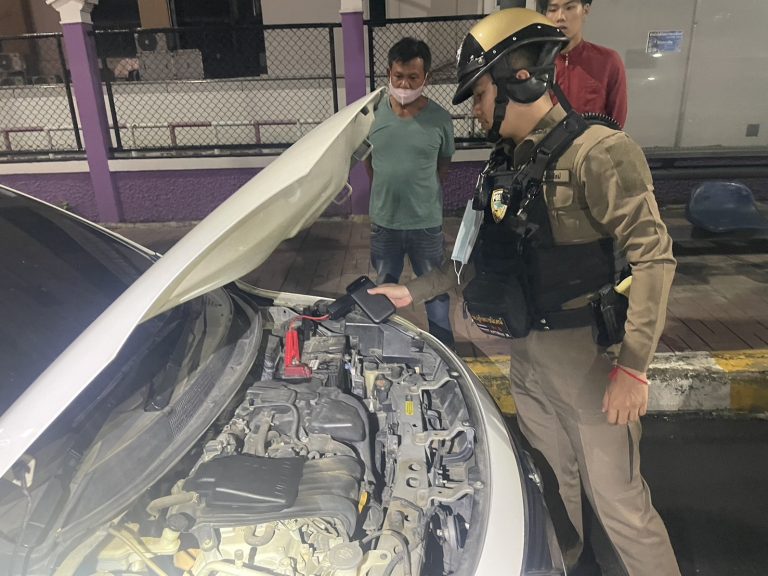 7 พฤษภาคม  2567 สายตรวจเขต 122 จ.ส.ต.กิตติพันธ์ มายอด ภพ.226 ส.ต.ท.ณัฐพล จันทร์สีมุ่ย ภพ.228 ว.4 ประชาชนขอความช่วยเหลือรถยนต์แบตหมด หน้า รพ.มหาราช สายตรวจดำเนินการช่วยเหลือ สามารถไปต่อได้