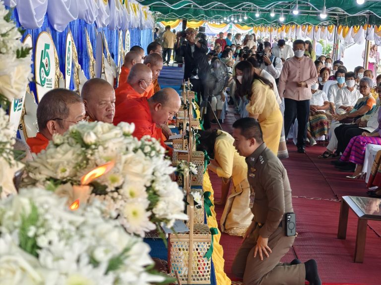 วันที่ 11 กรกฎาคม 2567 เวลา 08.00 น. พ.ต.อ.มนัสชัย อินทร์เถื่อน ผกก.สภ.ภูพิงคราชนิเวศน์ เป็นผู้แทน ผบช.ภ.5 ร่วมพิธีเจริญพระพุทธมนต์ทำบุญปอยหลวง เพื่อเฉลิมฉลองในโอกาสโรงพยาบาลสงฆ์แห่งโรงพยาบาลมหาราชนครเชียงใหม่