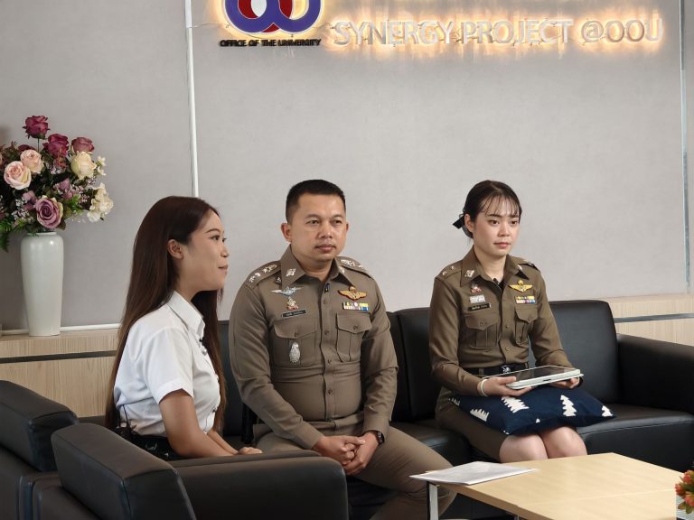 วันที่ 13 สิงหาคม 2567 เวลา 14.00 น. พ.ต.อ.มนัสชัย อินทร์เถื่อน ผกก.สภ.ภูพิงคราชนิเวศน์, ร.ต.ท.หญิง ภัทรนันท์ คำปวน รอง สว.(สอบสวน)ฯ ได้มาบันทึกเทปเพื่อจัดทำสื่อประชาสัมพันธ์ เกี่ยวกับการป้องกันอาชญากรรมทางเทคโนโลยี ให้กับมหาวิทยาลัยเชียงใหม่