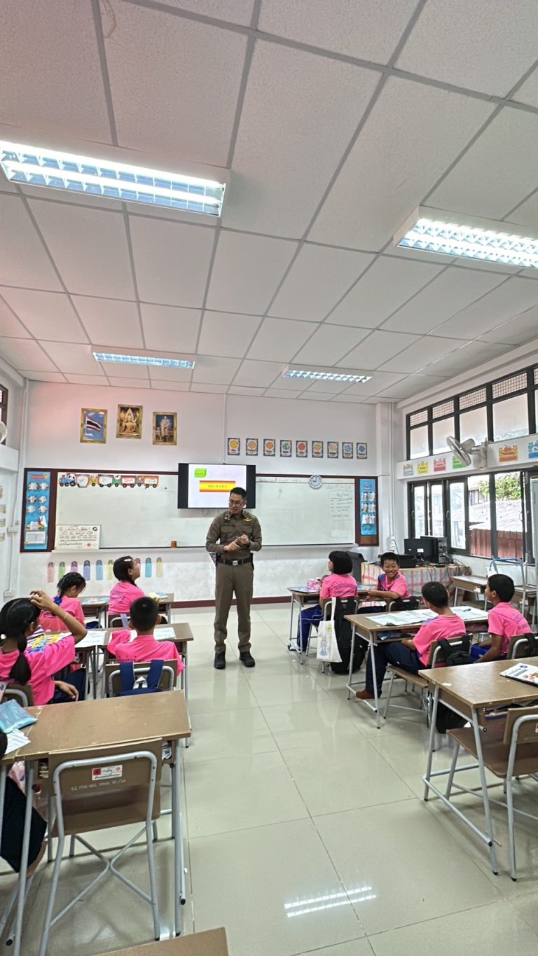 วันที่  21 สิงหาคม 2567  พ.ต.ต.เจษฎา พันธุ์แก้ว สวป.(ชส.)สภ.ภูพิงค์ฯ /ครูตำรวจแดร์ (D.A.R.E.) เข้าสอนแดร์ ประจำภาคเรียนการศึกษาที่ 1/ 2567