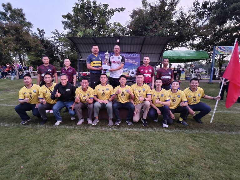 วันนี้ 11 ตุลาคม 2567  ณ สนามกีฬา Dutch Fram อ.สันกำแพง จ.เชียงใหม่ พ.ต.อ.มนัสชัย อินทร์เถื่อน ผกก.สภ.ภูพิงคราชนิเวศน์ พร้อมด้วยนักกีฬาฟุตบอลทีม สภ.ภูพิงค์ฯ ร่วมพิธีปิดการแข่งขัน ฟุตบอลประเพณีตำรวจภูธรจังหวัดเชียงใหม่ โดย ประเภททีมทั่วไป และ รางวัลรองชนะเลิศอันดับ 1 การแข่งขันการแตะจุดโทษ ในปีนี้