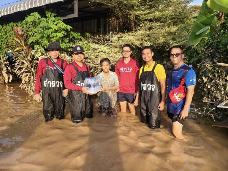 วันที่ 7 ตุลาคม 2567 พ.ต.อ.มนัสชัย อินทร์เถื่อน ผกก.สภ.ภูพิงคราชนิเวศน์ พร้อมด้วยข้าราชการตำรวจ สภ.ภูพิงคราชนิเวศน์ ได้ออกตรวจเยี่ยมและให้กำลังใจข้าราชการตำรวจ สังกัด สภ.ภูพิงคราชนิเวศน์ และประชาชนผู้ได้รับผลกระทบจากเหตุการณ์น้ำท่วม