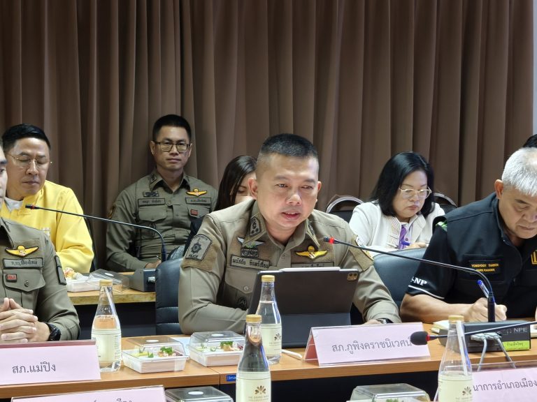 วันที่ 3 ธันวาคม 2567 เวลา 10.00 น. พ.ต.อ.มนัสชัย อินทร์เถื่อน ผกก.สภ.ภูพิงคราชนิเวศน์, พ.ต.ต.เจษฎา พันธุ์แก้ว สวป.(ชส.)ฯ ร่วมประชุมหัวหน้าส่วนราชการอำเภอ หัวหน้าหน่วยงานรัฐวิสาหกิจ ผู้บริหารองค์กรปกคอรงส่วนท้องถิ่น อ.เมืองเชียงใหม่