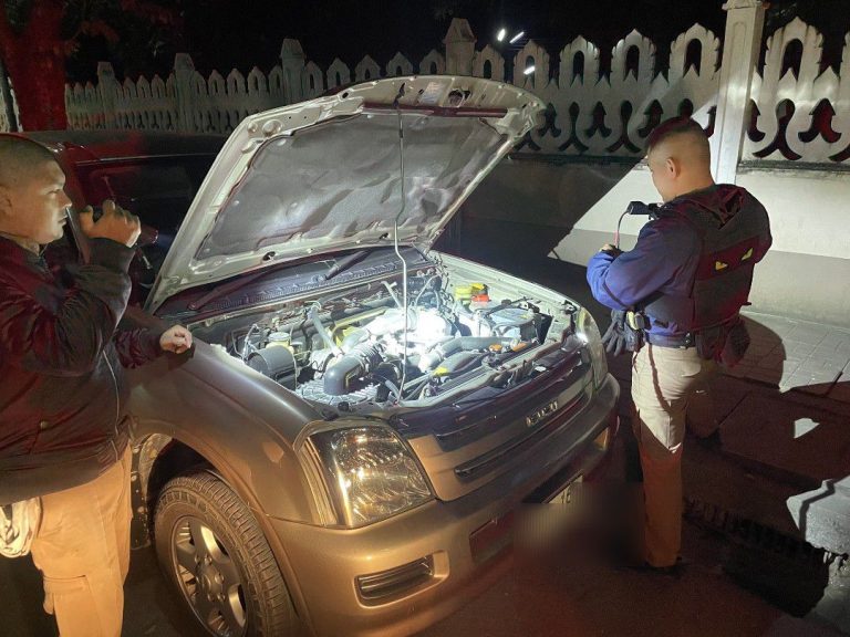 สภ.ภูพิงคราชนิเวศน์ วันที่ 26 ม.ค.2568 เวลา 04.47 น. เจ้าหน้าที่ตำรวจสายตรวจ  สภ.ภูพิงค์ฯ จ.ส.ต.กิตติพันธ์  มายอด  ส.ต.ท.ณัฐพล จันทร์สีมุ่ย  ให้ การช่วยเหลือรถยนต์แบตเตอรี่หมดตรงข้ามโรงพยาบาลมหาราชให้การช่วยเหลือเรียบร้อยรถสามารถไปต่อได้ #สุภาพบุรุษจาราจร