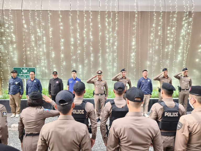 วันที่ 31 ธันวาคม 2567 เวลา 18.00 น. พ.ต.อ.มนัสชัย อินทร์เถื่อน ผกก.สภ.ภูพิงคราชนิเวศน์ ร่วมปล่อยแถวกำลังข้าราชการตำรวจ สภ.ภูพิงคราชนิเวศน์ ทั้งในและนอกเครื่องแบบ รวมกำลัง 100 นาย ณ บริเวณภายในโครงการ One Nimman ถ.นิมมานเหมินทร์