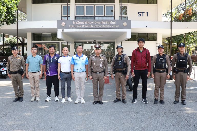 วันที่ 31 มกราคม 2568 เวลา 10.30 น. พ.ต.อ.มนัสชัย อินทร์เถื่อน ผกก.สภ.ภูพิงคราชนิเวศน์, พ.ต.ท.ณัฐวุฒิ น้อยสอน รอง ผกก.สส. สภ.ภูพิงคราชนิเวศน์, พ.ต.ต.ฐณัฐน์ ปัดเป่า สวป. สภ.ภูพิงคราชนิเวศน์ ร่วมเข้าพบผู้บริการ โรงเรียนสาธิตมหาวิทยาลัยเชียงใหม่ เพื่อปรึกษาหารือแนวทางการปฏิบัติร่วมกันระหว่างหน่วยงาน