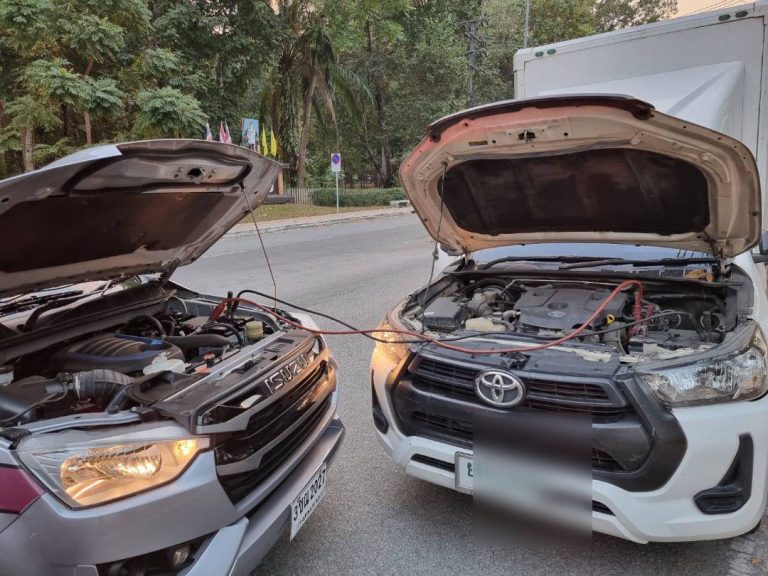 วันที่ 5 ก.พ.2568 เวลา 18.42 น. นายร้อยตำรวจเวรงานป้องกันปราบปรามฯ พร้อมพลขับให้ความช่วยเหลือ ประชาชนรถแบตเตอรี่หมด หน้า สภ.ภูพิงค์ฯ สามารถเดินทางต่อไปได้