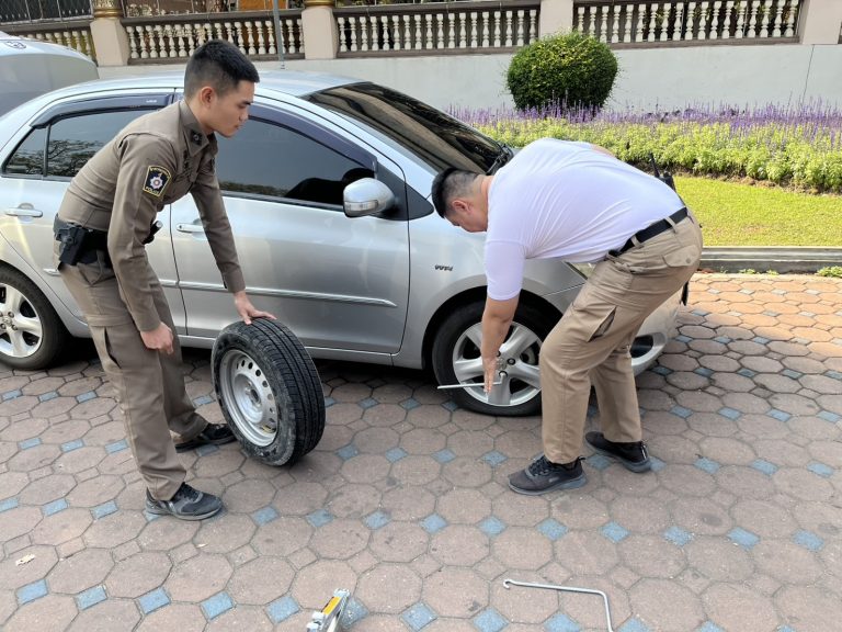 วันที่ 4 ก.พ.2568 เวลา 10.24 น. ภูพิงค์ฯ 20,201 สายตรวจ 124 พร้อมนสต.ฝึกงาน ว.4 ช่วยเหลือรถประชาชนยางรั่วภายในวัดสวนดอกช่วงนี้ดำเนินการช่วยเปลี่ยนยางรถให้ไปต่อได้เรียบร้อย