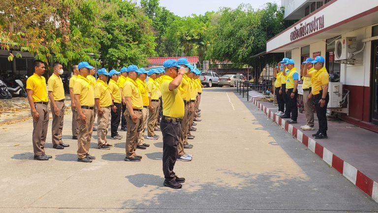 วันที่ 24 มีนาคม 2568 เวลา 13.00 น. พ.ต.อ.มนัสชัย อินทร์เถื่อน ผกก.สภ.ภูพิงค์ฯ พร้อมด้วยกำลังข้าราชการตำรวจจิตอาสา สภ.ภูพิงคราชนิเวศน์ รวม 50 นาย ร่วมจัดกิจกรรมจิตอาสา “เราทำความดี ด้วยหัวใจ” ทำความสะอาดและปรับภูมิทัศน์โดยรอบที่ทำการ สภ.ภูพิงคราชนิเวศน์