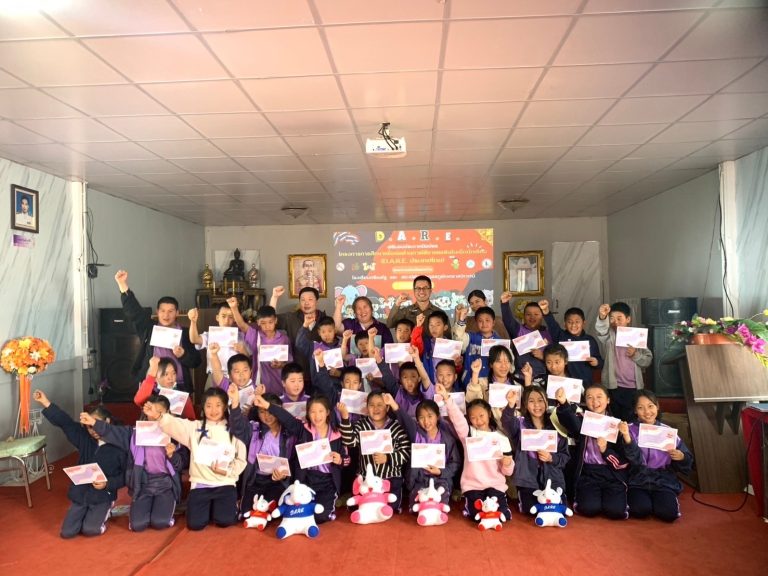 วันที่ 4 มีนาคม 2568 เวลา 09.30 น. พ.ต.อ.มนัสชัย อินทร์เถื่อน ผกก.สภ.ภูพิงค์ฯ, พ.ต.ท.จิรัฐติพงษ์ เลิศวิริยานันท์ รอง ผกก.ป.สภ.ภูพิงค์ฯ มอบหมายให้ พ.ต.ต.เจษฎา พันธุ์แก้ว สวป.(ชส.)สภ.ภูพิงค์ฯ /ครูตำรวจแดร์ (D.A.R.E.) และ นสต.ฝึกงาน เข้าสอนแดร์ ประจำภาคเรียนการศึกษาที่ 2/ 2567 นักเรียนโรงเรียนศรีเนห์รู