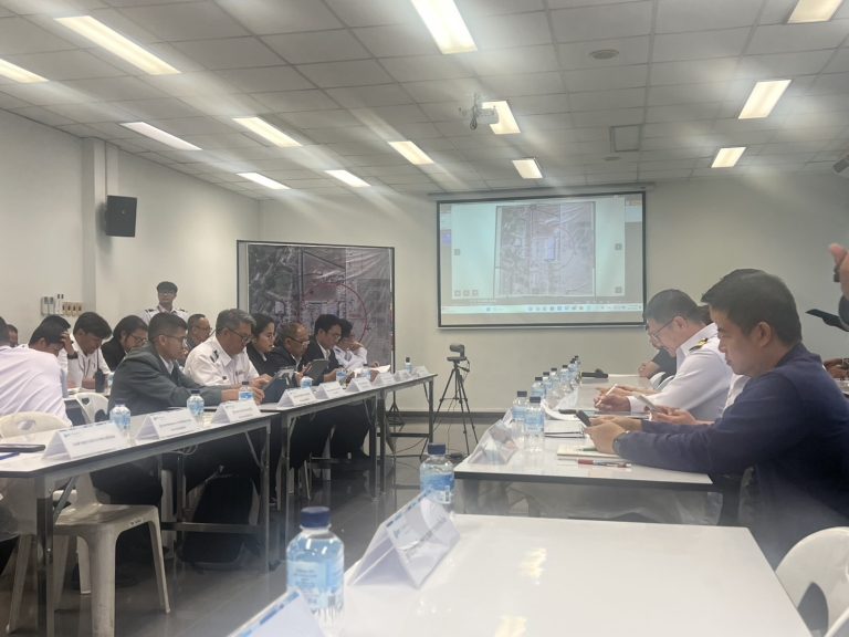 วันที่ 21 เมษายน 2568 เวลา 14.00 น. พ.ต.ท.จิรัฐติพงษ์ เลิศวิริยานันท์ รอง ผกก.ป.สภ.ภูพิงคราชนิเวศน์, พ.ต.ท.อมรเทพ สุขันธ์ สวป.สภ.ภูพิงคราชนิเวศน์ วมฝึกซ้อมและประเมินผลการฝึกซ้อม แผนเผชิญเหตุท่าอากาศยาน ประจำปี 2568