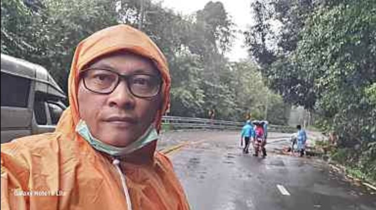 วันที่ 4 ตุลาคม  2567 ร.ต.ต.ภาดา ม่วงสวัสดิ์ รอง สว.(ป) เจ้าหน้าที่ตู้วัดพระธาตุฯได้ออกตรวจในเขตพื้นที่รับผิดชอบซึ่งมีในฝนตกหนักอย่างต่อเนื่อง