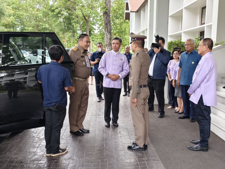 วันที่ 21 พฤษภาคม 2568 เวลา 15.00 น. พ.ต.อ.มนัสชัย อินทร์เถื่อน ผกก.สภ.ภูพิงคราชนิเวศน์ ให้การต้อนรับ พล.อ.กัมปนาท รุดดิษฐ์ องคมนตรี ประธานกรรมการบริหารมูลนิธิโครงการหลวง เนื่องในโอกาสหารือราชการร่วมกับผู้บริหารมหาวิทยาลัยเชียงใหม่ และ เยี่ยมชมอาคารภายในมหาวิทยาลัยเชียงใหม่