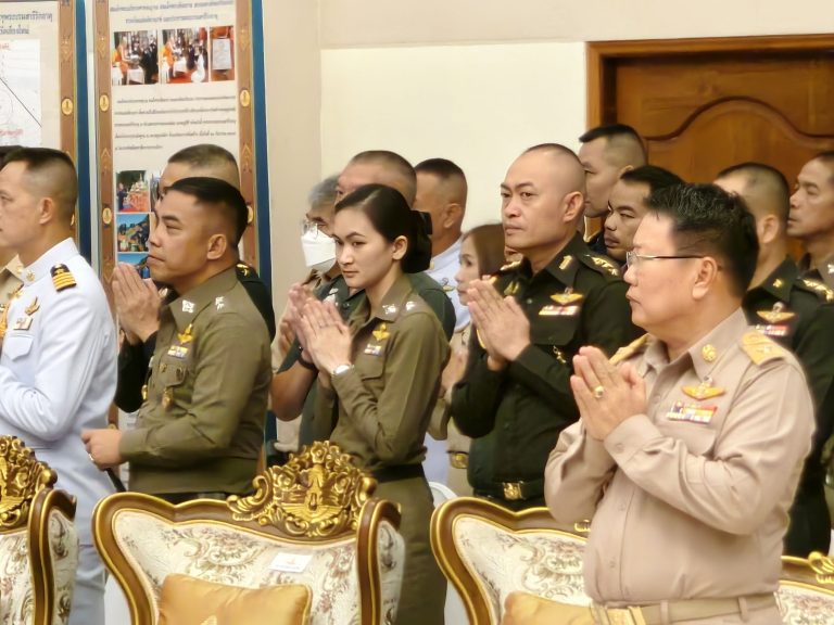 วันที่ 29 พฤษภาคม 2568 เวลา 14.30 น. พ.ต.ท.หญิง สินีนาฏ แสนเตชะ สว.(สอบสวน) สภ.ภูพิงค์ฯ ร่วมพิธีอัญเชิญและสมโภชพระบรมสารีริกธาตุฯ จากวัดปทุมวนารามและวัดบวรนิเวศวิหาร กรุงเทพมหานคร ที่นำมาประดิษฐาน ณ กองบิน 41 เป็นการชั่วคราว