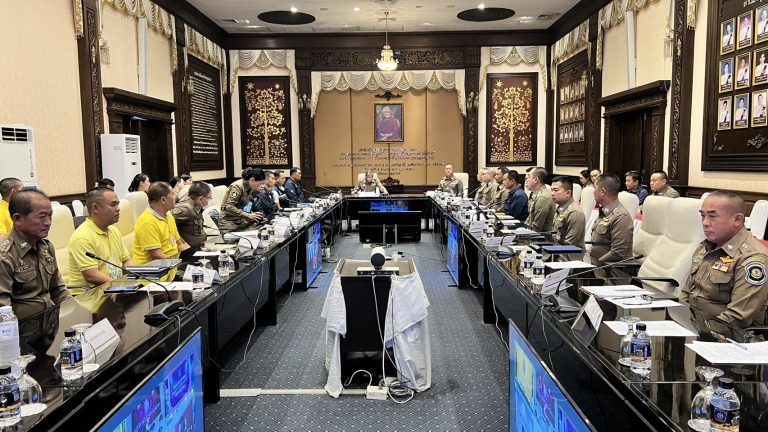 วันที่ 8 กรกฎาคม 2568 เวลา 13.30 น. พ.ต.อ.มนัสชัย อินทร์เถื่อน ผกก.สภ.ภูพิงคราชนิเวศน์ ร่วมประชุมการเตรียมความพร้อมถวายความปลอดภัย กรณี พระบาทสมเด็จพระเจ้าอยู่หัว และ สมเด็จพระนางเจ้าฯ พระบรมราชินี เสด็จฯ มาเป็นองค์ประธานงาน “ปูทาง….สู่การตื่นรู้ ธรรมนาวาวัง” (ภาคประชาชน) ณ ห้องพระพุทธประทานยศบารมี ภ.5