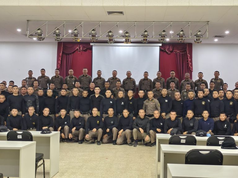 วันที่ 18 สิงหาคม 2568 เวลา 08.45 น. พ.ต.อ.มนัสชัย อินทร์เถื่อน ผกก.สภ.ภูพิงคราชนิเวศน์ ร่วมพิธีเปิดการฝึกอบรมครูฝึก (ครู ค.) สำหรับโครงการฝึกทักษะยิงปืน ให้แก่ข้าราชการตำรวจผู้ปฏิบัติหน้าที่งานป้องกันปราบปรามสืบสวนและจราจรในสถานีตำรวจ ของตำรวจภูธรจังหวัดเชียงใหม่ ประจำปีงบประมาน 2568