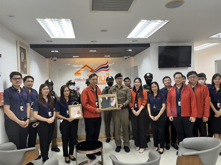 วันที่ 13 สิงหาคม 2568  พ.ต.อ.มนัสชัย อินทร์เถื่อน ผกก.สภ.ภูพิงคราชนิเวศน์, พ.ต.ท.จิรัฐติพงษ์ เลิศวิริยานันท์ รอง ผกก.ป.สภ.ภูพิงคราชนิเวศน์, พ.ต.ต.เจษฎา พันธุ์แก้ว สวป.(ชส.) สภ.ภูพิงคราชนิเวศน์, ร.ต.ท.สุกิจ เตชา ตำแหน่ง รอง สว(ป.) สภ.ภูพิงคราชนิเวศน์ พร้อมกำลังสายตรวจ , ชุดชมส. ร่วมฝึกซ้อมแผนเผชิญเหตุร่วมกับธนาคาร ธอส. สาขาสุเทพ จังหวัดเชียงใหม่