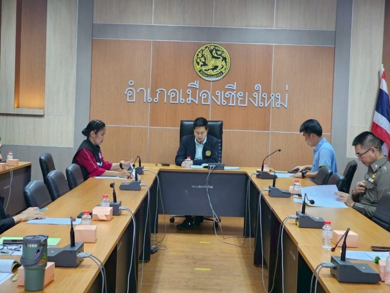 วันที่ 14 สิงหาคม 2568 เวลา 09.00 น. พ.ต.ต.เจษฎา พันธุ์แก้ว   สวป.(ชส.) สภ.ภูพิงคราชนิเวศน์ เข้าร่วมประชุม โครงการพัฒนาพื้นที่สูงแบบโครงการหลวง ระดับอำเภอ อำเภอเมืองเชียงใหม่