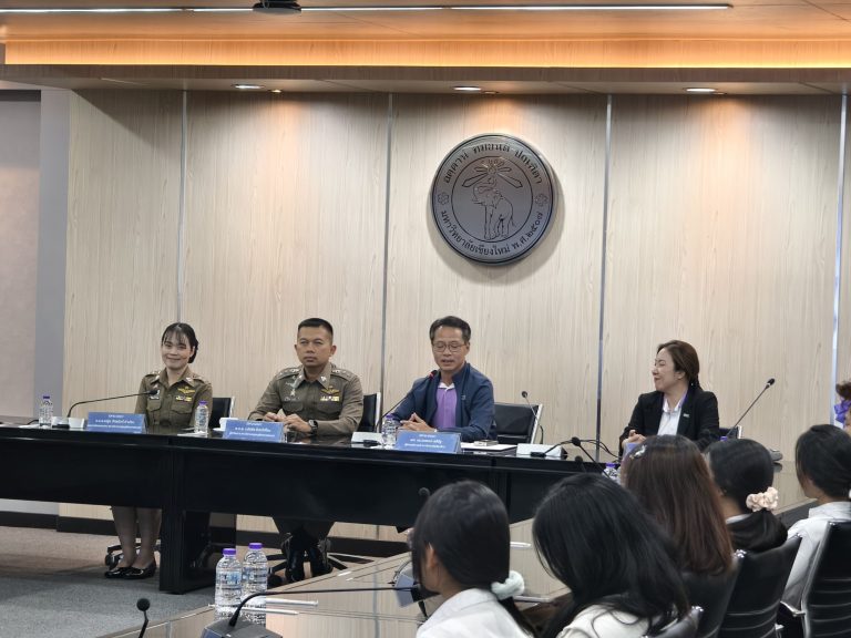 วันที่ 9 กันยายน 2568 เวลา 15.00 น. พ.ต.อ.มนัสชัย อินทร์เถื่อน ผกก.สภ.ภูพิงคราชนิเวศน์,ร.ต.อ.หญิง ภัทรนันท์ คำปวน รอง.สว.(สอบสวน)สภ.ภูพิงคราชนิเวศน์ ร่วมเป็นวิทยากรบรรยายในรายการ Live “กลโกงมิจฉาชีพ” รู้ไว้ไม่โดนตุ๋น ณ  ห้องประชุม พระยาศรีวิสารวาจา อาคารสำนักงานอธิการบดี มหาวิทยาลัยเชียงใหม่