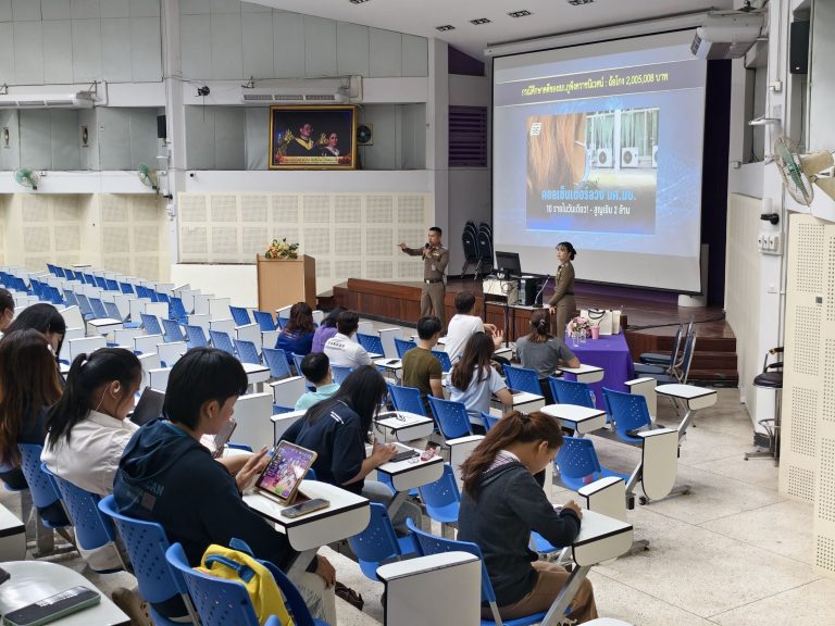 วันที่ 17 ก.ย. 2568 เวลา 13.30 – 15.30 น. พ.ต.อ.มนัสชัย อินทร์เถื่อน ผกก.สภ.ภูพิงคราชนิเวศน์, ร.ต.อ.หญิง ภัทรนันท์ คำปวน รอง สว.(สอบสวน) สภ.ภูพิงคราชนิเวศน์ ร่วมเป็นวิทยากรบรรยายให้ความรู้ในหัวข้อ ” สร้างความเข้าใจ กลโกงหลอกเหนือชั้น พิชิตมิจจี้ ” ให้แก่นักนักศึกษาภาควิชาสัตวศาสตร์ คณะเกษตรศาสตร์ มหาวิทยาลัยเชียงใหม่