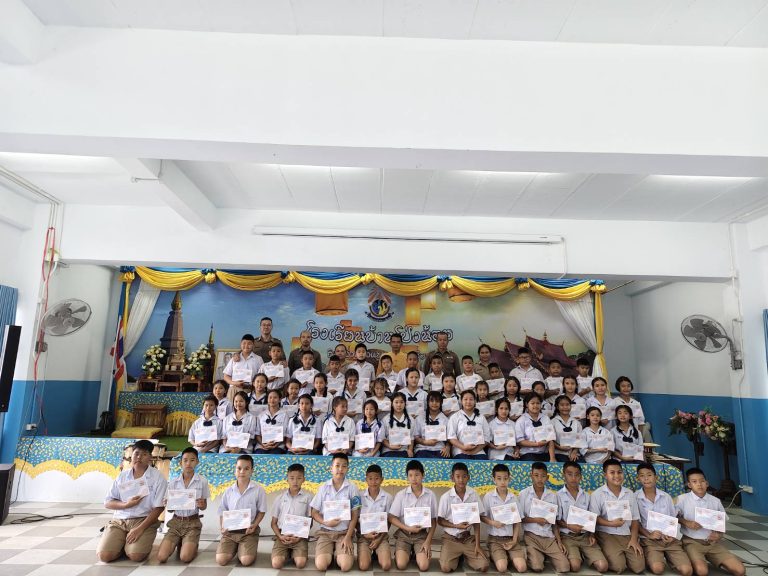 วันที่  8 กันยายน  2568 เวลา 15.30 น. พ.ต.ต.เจษฎา พันธุ์แก้ว สวป.(ชส.) สภ.ภูพิงคราชนิเวศน์, ร.ต.อ.เอกพงษ์ สายวงศ์เปี้ย รอง สวป.(ชส.)ฯ พร้อมครูตำรวจ DARE สภ.ภูพิงคราชนิเวศน์ ร่วมพิธีปิดโครงการการศึกษาเพื่อต่อต้านการใช้ยาเสพติดในเด็กนักเรียน (D.A.R.E.ประเทศไทย) ภาคเรียนที่ 1/2568 นักเรียนชั้น ป.5 จำนวน 60 คน ณ โรงเรียนบ้านโป่งน้อย ต.สุเทพ อ.เมือง จ.เชียงใหม่