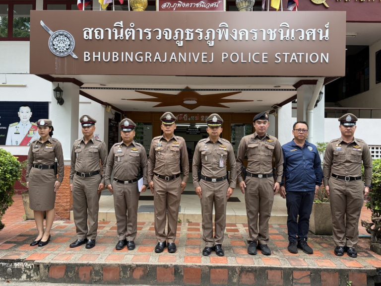 วันที่ 6 ตุลาคม 2568 เวลา 13.45 น. พ.ต.อ.พงศธร เตมีศักดิ์ รอง ผบก.ภ.จว.เชียงใหม่ ได้มาตรวจเยี่ยม สภ.ภูพิงคราชนิเวศน์ มอบนโยบายการปฏิบัติราชการ ตามนโยบายของ ผบช.ภ.5 และ ผบก.ภ.จว.เชียงใหม่ ต่อไป ณ ห้องประชุม ชั้น 3 สภ.ภูพิงคราชนิเวศน์