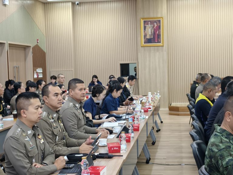 วันที่ 13 พฤศจิกายน 2568 เวลา 09.00 น. พ.ต.อ.มนัสชัย อินทร์เถื่อน ผกก.สภ.ภูพิงคราชนิเวศน์ ร่วมประชุมเตรียมความพร้อมการจัดพิธีเปิดอาคารเรียนรู้เฉลิมพระเกียรติ 72 พรรษา และพิธีเปิดงานโครงการหลวง 2568 ครั้งที่ 2/2568 ในวันที่ 1 ธันวาคม 2568