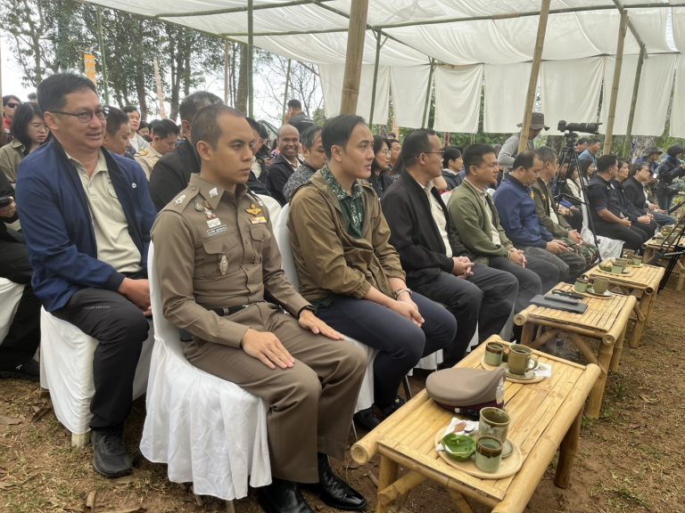 วันที่ 15 ธันวาคม 2568 เวลา 09.00 น. พ.ต.ต.นราพัฒน์ บุญชายสุวรรณ สวป.สภ.ภูพิงคราชนิเวศน์ เข้าร่วมพิธีส่งมอบเส้นทางศึกษาธรรมชาติยอดดอยปุย