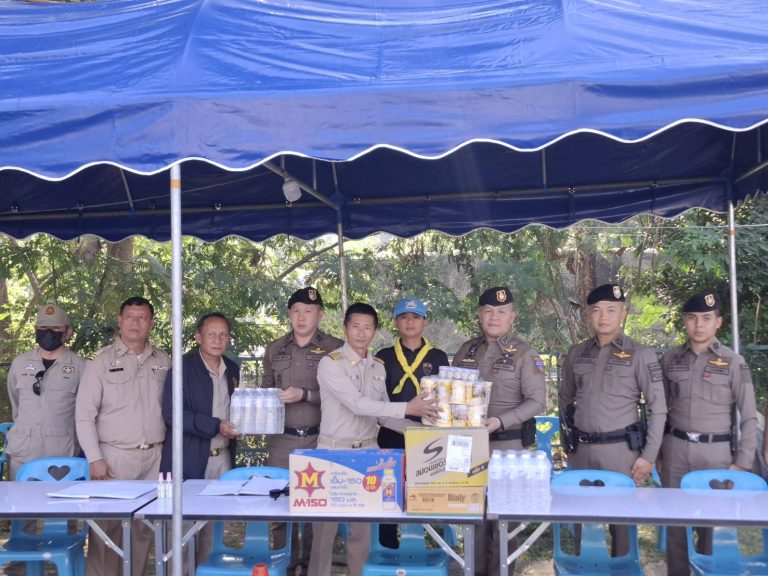 วันที่ 31 ธันวาคม 2568 เวลา 15.00 น. พ.ต.อ.ฤทธิเดช อนันตโสภณ รอง ผบก.ภ.จว.เชียงใหม่ ตรวจเยี่ยมการปฏิบัติหน้าที่ของจนท.ตำรวจ ประจำจุดตรวจบูรณาการ จุดตรวจบูรณาการอนุสาวรีย์ครูบาศรีวิชัย พบ พ.ต.อ.สิโณทัย  ลิลิตธรรม  ผกก.สภ.ภูพิงคราชนิเวศน์ พร้อมกำลังเจ้าหน้าที่ตำรวจ ทหาร ฝ่ายปกครอง สาธารณสุข อยู่ปฏิบัติหน้าที่