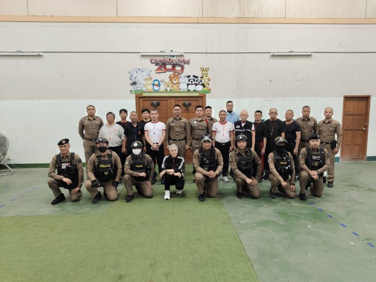 วันที่ 10 มีนาคม 2569 เวลา 08.30 – 16.00 น. ภายใต้การอำนวยการของ พ.ต.อ.สิโณทัย ลิลิตธรรม  ผกก.สภ.ภูพิงคราชนิเวศน์ มอบหมายให้ พ.ต.ท.เจษฎา พันธุ์แก้ว สวป.(ชส.) สภ.ภูพิงคราชนิเวศน์ , พ.ต.ต.นราพัฒน์ บุญชายสุวรรณ สวป.สภ.ภูพิงคราชนิเวศน์ ดำเนินการจัดอบรมอาสาสมัครตำรวจบ้าน เพื่อเป็นการสร้างเครือข่ายภาคประชาชน และเป็นการเพิ่มประสิทธิภาพในการปฎิบัติหน้าที่ของผู้ช่วยเหลือเจ้าหน้าที่ตำรวจในการปฎิบัติหน้าที่โดยฝึกทั้งภาคทฤษฎีและฝึกปฏิบัติ  ณ ห้องประชุม ชั้น 5 สวนสัตว์เชียงใหม่ ต.สุเทพ จว.เชียงใหม่