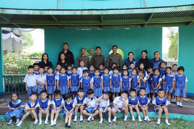 วันที่ 24 มีนาคม  2569 เวลา 09.00-12.00 น. พ.ต.อ.สิโณทัย ลิลิตธรรม ผกก.สภ.ภูพิงคราชนิเวศน์, พ.ต.ท.เกียรติศักดิ์ ผัดก๋า รอง ผกก.ป. สภ.ภูพิงคราชนิเวศน์ มอบหมายให้ พ.ต.ท.เจษฎา พันธุ์ แก้ว สวป.(ชส.)สภ.ภูพิงคราชนิเวศน์  , ร้อยเวร 20  เจ้าหน้าที่สายตรวจ  พร้อม ชุด ชมส.สภ.ภูพิงคราชนิเวศน์ ร่วมเป็นวิทยากรบรรยายให้ความรู้ในหัวข้อเรื่อง “หนี ซ่อน สู้” และวิธีการเอาตัวรอดเมื่อติดในรถ