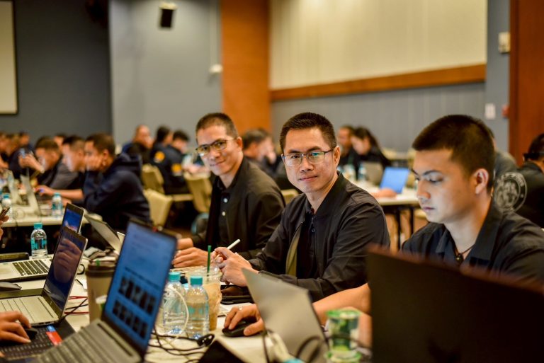 วันที่ 3 มีนาคม 2569 เวลา 11.00 น. โดยอำนวยการของ พ.ต.อ.สิโณทัย ลิลิตธรรม ผกก.สภ.ภูพิงคราชนิเวศน์, พ.ต.ท.เกียรติศักดิ์ ผัดก๋า รอง ผกก.ป.สภ.ภูพิงคราชนิเวศน์ มอบหมายให้ พ.ต.ท.เจษฎา พันธุ์ แก้ว สวป.(ชส.)สภ.ภูพิงคราชนิเวศน์ เข้าร่วมอบรมการใช้ปัญญาประดิษฐ์ (AI) ในการป้องกันปราบปรามอาชญากรรมและครอบครองพื้นที่สื่อออนไลน์ (ครู ก.)