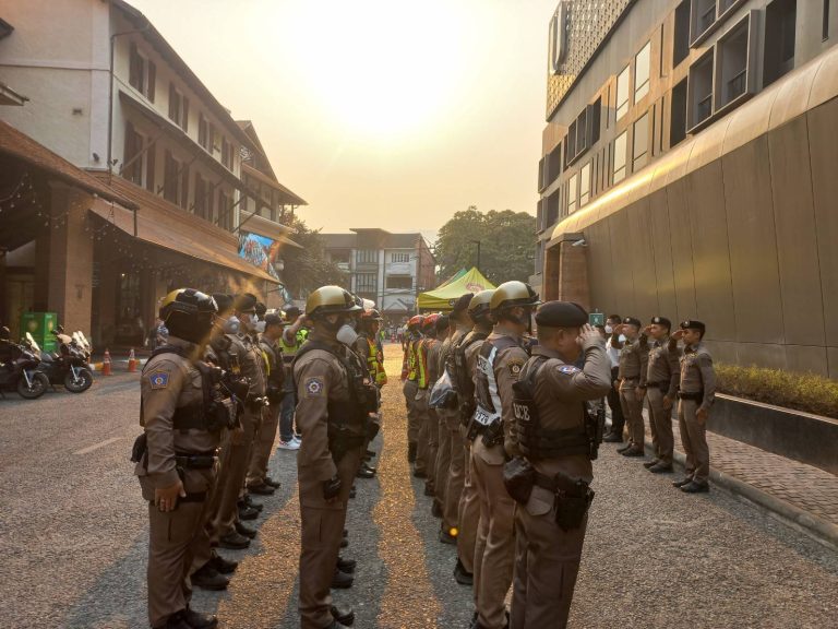 วันที่ 14 เมษายน 2569 เวลา 17.00 น. พ.ต.อ.สิโณทัย ลิลิตธรรม  ผกก.สภ.ภูพิงคราชนิเวศน์, พ.ต.ท.เกียรติศักดิ์ ผัดก๋า รอง ผกก.ป.สภ.ภูพิงคราชนิเวศน์, พ.ต.ท.ณัฐวุฒิ น้อยสอน  รอง ผกก.สส.สภ.ภูพิงคราชนิเวศน์, พ.ต.ท.นพรัตน์ อุตเสน สว.สส.สภ.ภูพิงคราชนิเวศน์, พ.ต.ท.เจษฏา พันธุ์แก้ว สวป.(ชส.) สภ.ภูพิงคราชนิเวศน์, พ.ต.ต.นราพัฒน์ บุญชายสุวรรณ สวป.สภ.ภูพิงคราชนิเวศน์  พร้อมด้วยข้าราชการตำรวจประจำจุดตรวจร่วมปล่อยเเถวบริเวณโครงการ One Nimman เพื่อดูเเลความปลอดภัยนักท่องเที่ยวเเละป้องกันเหตุเกี่ยวกับทรัพย์