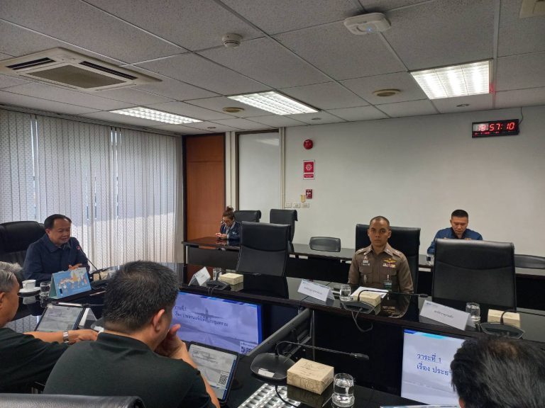 วันที่ 25 มีนาคม 2569 เวลา 14.00 น. พ.ต.อ.สิโณทัย ลิลิตธรรม ผกก.สภ.ภูพิงคราชนิเวศน์, พ.ต.ท.เกียรติศักดิ์ ผัดก๋า รอง ผกก.ป.สภ.ภูพิงคราชนิเวศน์ มอบหมายให้ พ.ต.ต.นราพัฒน์ บุญชายสุวรรณ สวป.สภ.ภูพิงคราชนิเวศน์ ร่วมการประชุมทบทวนแนวทางการแจ้งเหตุเมื่อพบเห็น อากาศยานซึ่งไม่มีนักบินประเภทอากาศยานที่ควบคุมการ บินจากภายนอก (Drone)ในเขตการบินท่าอากาศยาน เชียงใหม่