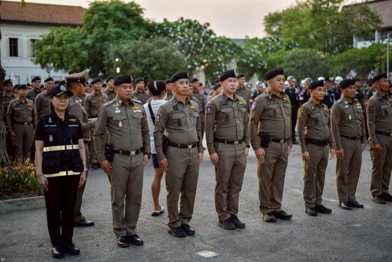 วันที่ 8 เมษายน 2569 เวลา 17.30 น. พ.ต.อ.สิโณทัย ลิลิตธรรม ผกก.สภ.ภูพิงคราชนิเวศน์, พ.ต.ท.เกียรติศักดิ์ ผัดก๋า รอง ผกก.ป.สภ.ภูพิงคราชนิเวศน์, พ.ต.ต.นราพัฒน์ บุญชายสุวรรณ สวป.สภ.ภูพิงคราชนิเวศน์ พร้อม ข้าราชการตำรวจ สภ.ภูพิงคราชนิเวศน์ 40 นาย ร่วมปล่อยแถวระดมกวาดล้างอาชญากรรม ส่งเสริมการท่องเที่ยว ลดอุบัติเหตุทางถนนช่วงเทศกาลสงกรานต์ ประจำปี 2569