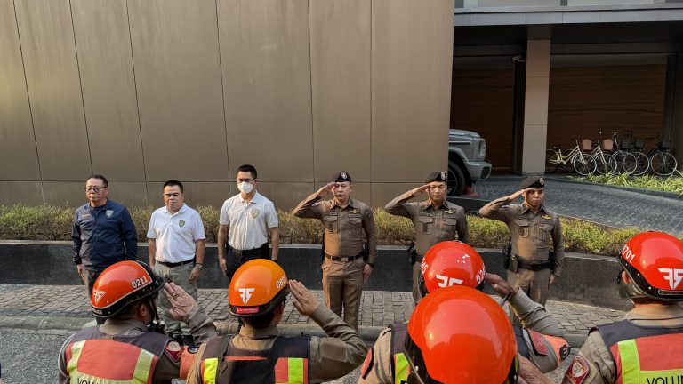 วันที่ 12 เมษายน 2569 เวลา 17.00 น. พ.ต.อ.สิโณทัย ลิลิตธรรม  ผกก.สภ.ภูพิงคราชนิเวศน์,  พ.ต.ท.เกียรติศักดิ์ ผัดก๋า รอง ผกก.ป.สภ.ภูพิงคราชนิเวศน์, พ.ต.ท.นพรัตน์ อุตเสน  สว.สส.สภ.ภูพิงคราชนิเวศน์, พ.ต.ท.เจษฏา พันธุ์แก้ว  สวป.(ชส.)สภ.ภูพิงคราชนิเวศน์, พ.ต.ท.ธนัตถ์ นันศิริ  สวป.สภ.ภูพิงคราชนิเวศน์, พ.ต.ต.นราพัฒน์ บุญชายสุวรรณ สวป.สภ.ภูพิงคราชนิเวศน์ พร้อมด้วยข้าราชการตำรวจประจำจุดตรวจร่วมปล่อยเเถวบริเวณโครงการ one nimman เพื่อดูเเลความปลอดภัยนักท่องเที่ยวเเละป้องกันเหตุเกี่ยวกับทรัพย์