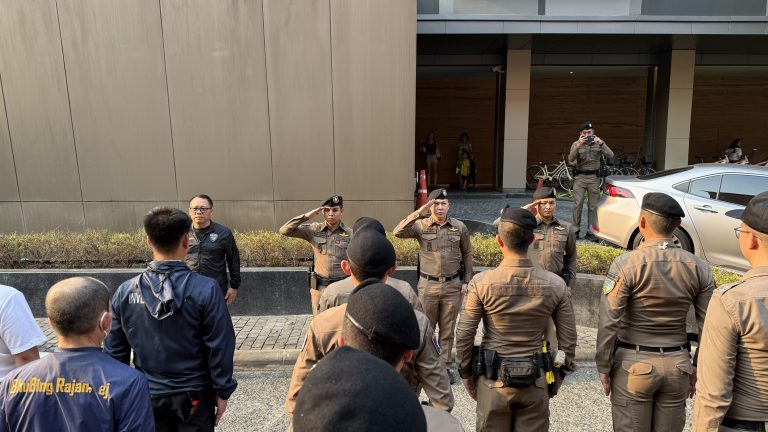 วันที่ 13 เมษายน 2569 เวลา 17.00 น. พ.ต.อ.สิโณทัย ลิลิตธรรม  ผกก.สภ.ภูพิงคราชนิเวศน์, พ.ต.ท.เกียรติศักดิ์ ผัดก๋า รอง ผกก.ป.สภ.ภูพิงคราชนิเวศน์, พ.ต.ท.นพรัตน์ อุตเสน  สว.สส.สภ.ภูพิงคราชนิเวศน์, พ.ต.ท.เจษฏา พันธุ์แก้ว สวป.(ชส.)สภ.ภูพิงคราชนิเวศน์, พ.ต.ท.ธนัตถ์ นันศิริ สวป.สภ.ภูพิงคราชนิเวศน์, พ.ต.ต.นราพัฒน์ บุญชายสุวรรณ สวป.สภ.ภูพิงคราชนิเวศน์ พร้อมด้วยข้าราชการตำรวจประจำจุดตรวจร่วมปล่อยเเถวบริเวณโครงการ one nimman เพื่อดูเเลความปลอดภัยนักท่องเที่ยวเเละป้องกันเหตุเกี่ยวกับทรัพย์