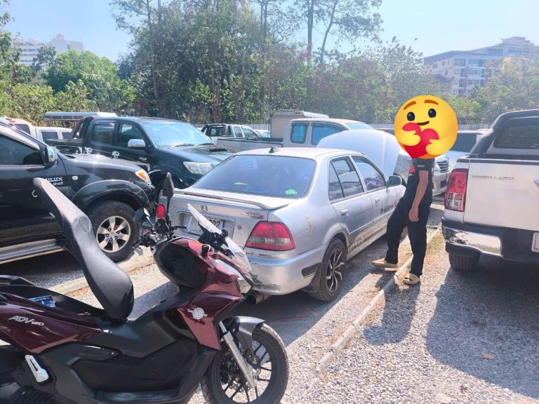 เจ้าหน้าที่ตำรวจสายตรวจ สภ.ภูพิงคราชนิเวศน์ ช่วยเหลือประชาชนแบตเตอรี่หมดรถสตาร์ทไม่ติด