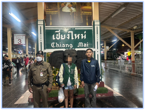 วันที่  28  มิถุนายน  2569 ภายใต้การอำนวยการของ พ.ต.อ.สิโณทัย ลิลิตธรรม ผกก.สภ.ภูพิงคราชนิเวศน์,  พ.ต.ท.ณัฐวุฒิ  น้อยสอน  รอง ผกก.สส.สภ.ภูพิงคราชนิเวศน์, พ.ต.ท.นพรัตน์ อุตเสน สว.สส.สภ.ภูพิงคราชนิเวศน์ มอบหมายให้เจ้าหน้าที่ตำรวจ ชุดสืบสวน สภ.ภูพิงคราชนิเวศน์ จับกุมผู้ต้องหา จำนวน 1ราย ที่อยู่ ม.3 ต.นาหม่อม  อ.นาหม่อม  จ.สงขลา   หมายจับศาลจังหวัดเชียงใหม่ ที่ จ587/2567)  ข้อหา “ฉ้อโกงประชาชนและโดยทุจริต  หรือนำเข้าคอมพิวเตอร์ฯ ”